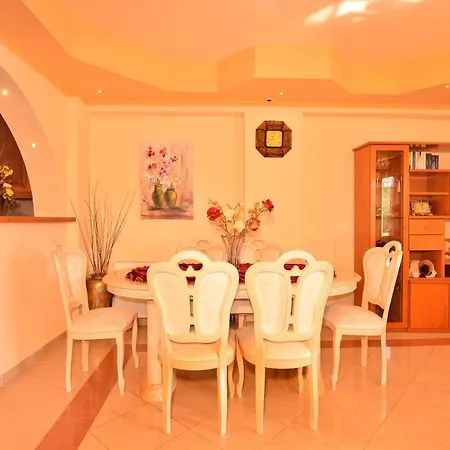 Adea Luxury *